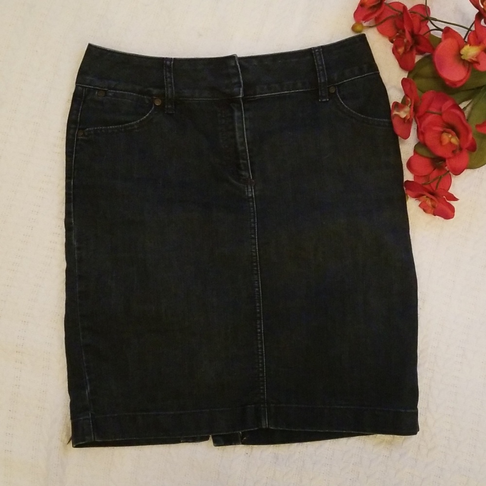 Dana Buchman denim skirt, size 4